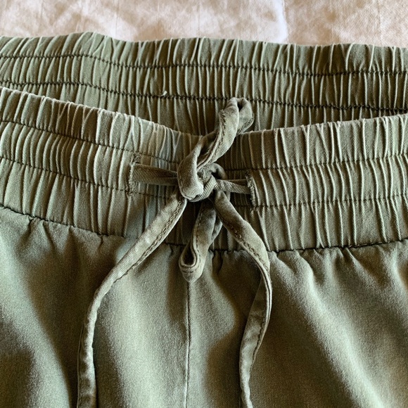 TORRID 2S Crop Cargo - Elastic waist with tie - Army green acid wash flowy pant - Picture 2 of 11
